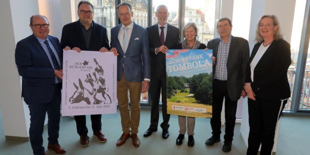 V.l.n.r. Dietmar Hoppe (Geschäftsführer Bürgerpark-Tombola), Björn Fecker (Senator für Finanzen), Prof. Dr. Dietrich Grashoff (Präsident Bürgerparkverein), Tim Großmann (Direktor Bürgerpark), Gudrun Stuck (Stellv. Vorsitzende Freunde des Rhododendronparks e.V.), Horst Meyer – (1. Vorsitzender Park links der Weser e.V.), Karen Haltermann – (Vorsitzende Lür-Kropp-Stiftung), Foto: Martin Rospek