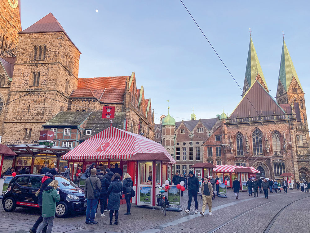 Die Bürgerpark-Tombola auf dem Liebfrauenkirchhof, Foto: Martin Rospek